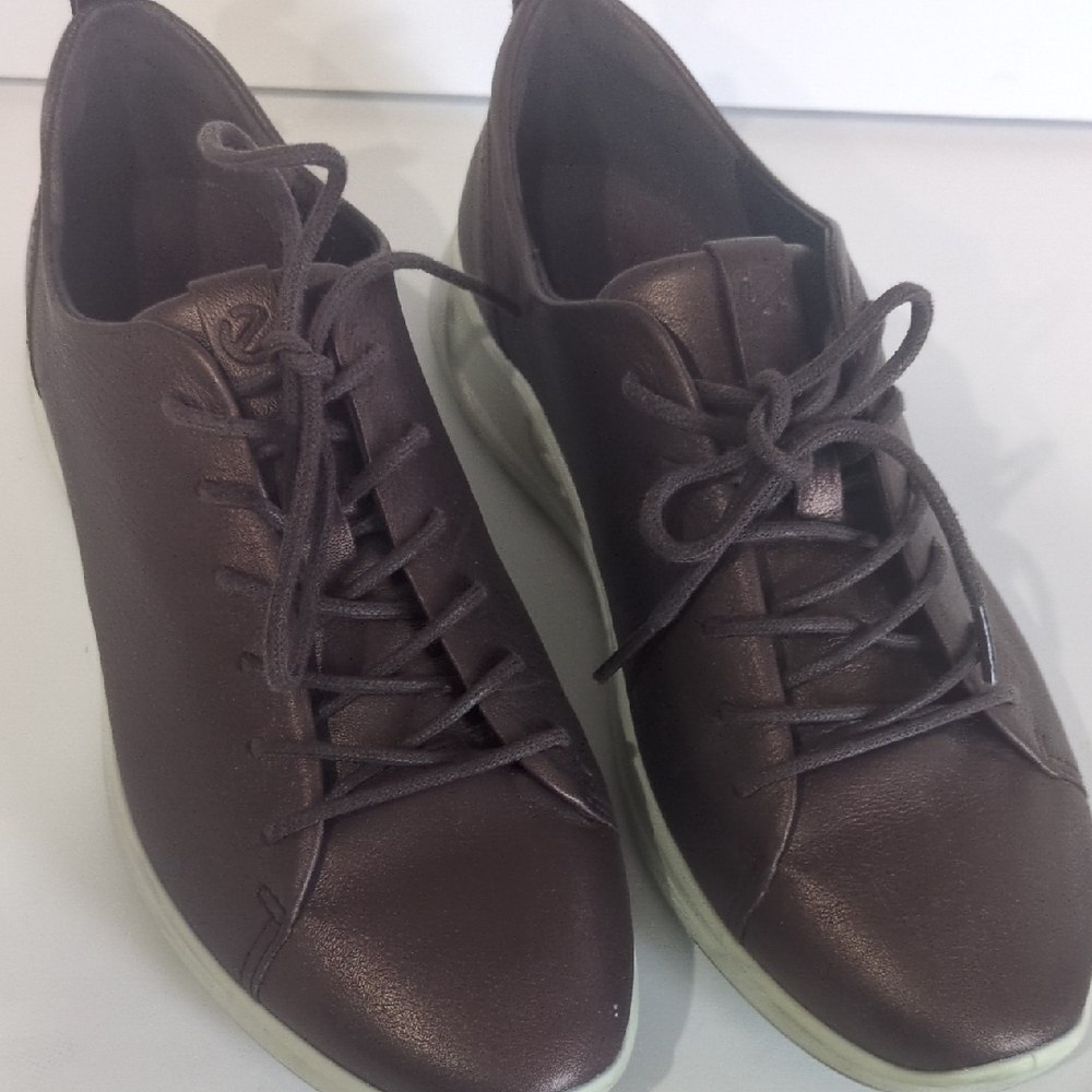 Ecco Women's Dark Brown Leather Lace-Up Sneakers with Light Sole